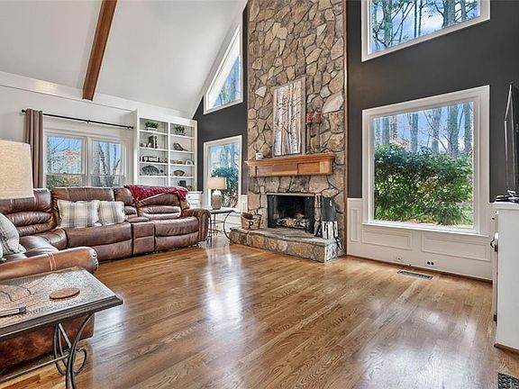 3rd image of 3465 Arbor Woods Dr