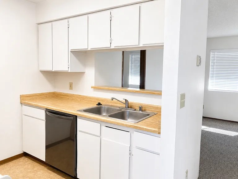 Moraine View Apartments — Photo 7