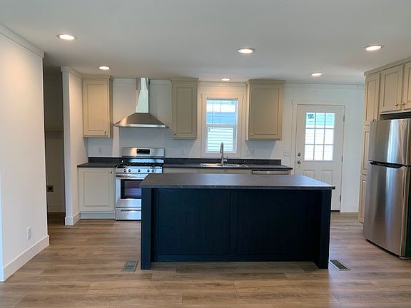 3rd image of 499 Vermont #499