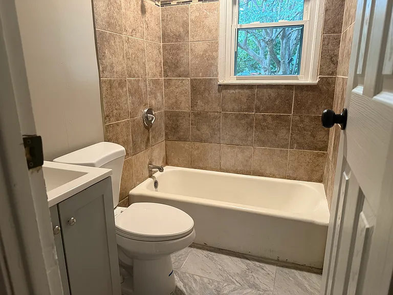 2208 Ford Ave — Photo 7