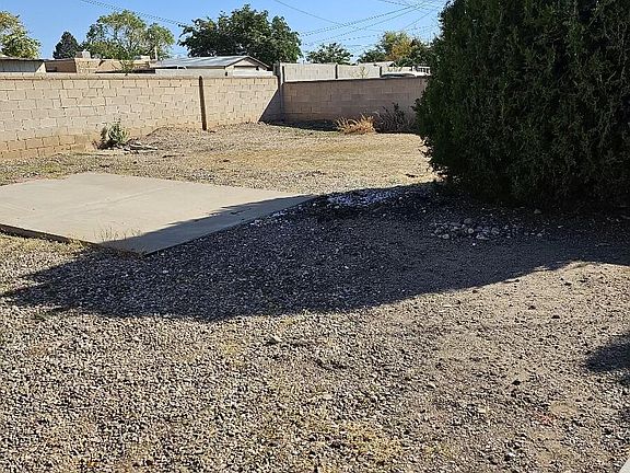 5th image of 2446 Alvarado Dr NE