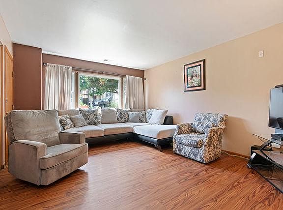4th image of 2157 N Melvina Ave