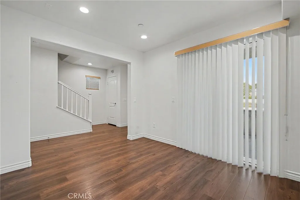 3 bed, 1690 sqft, $3,300 — Photo 3