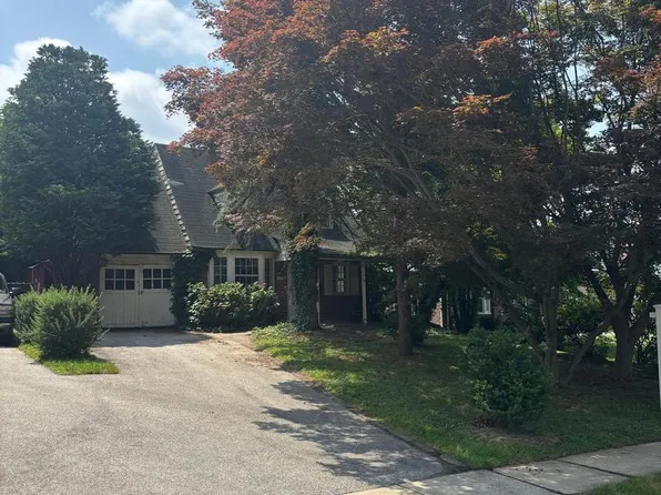 317 Walnut Hill Ln, Havertown, PA 19083