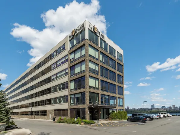 9 Somerset Ln Unit 512, Edgewater, NJ 07020