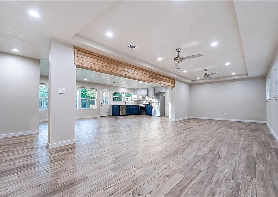 1st image of 800 Hawthorn St