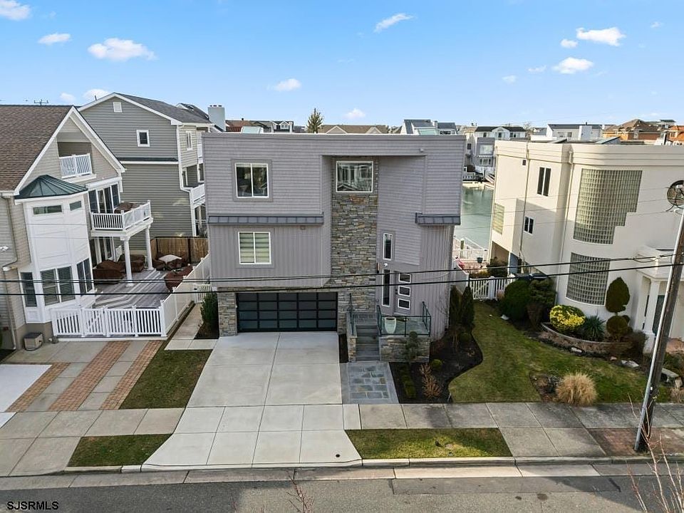 1st image of 302 N Nassau Ave