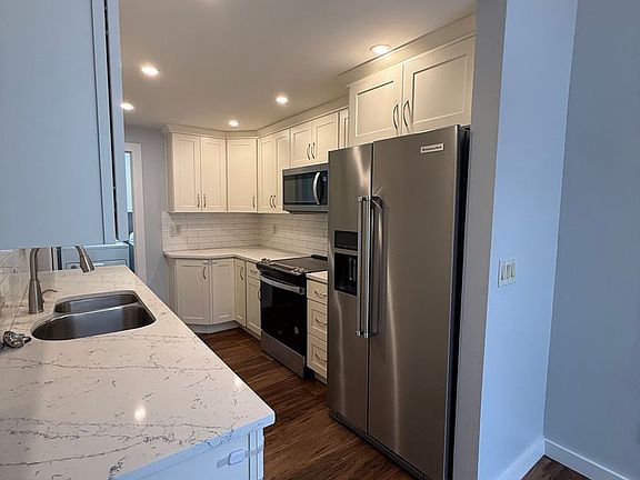 4th image of 19117 Ballinger Way NE APT 202