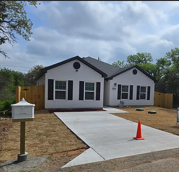 3 bed, 2.0 bath, 1503 sqft, $1,850 — Photo 1