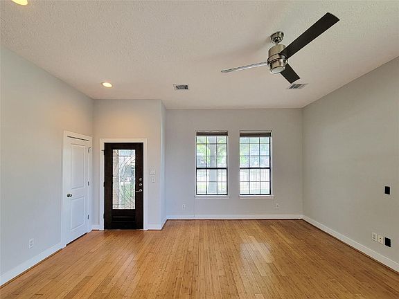 4th image of 1414 Emancipation Ave