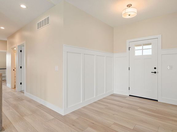3rd image of 11 Viola Dr