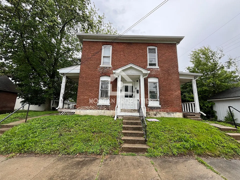 820 W Howard Street1/2