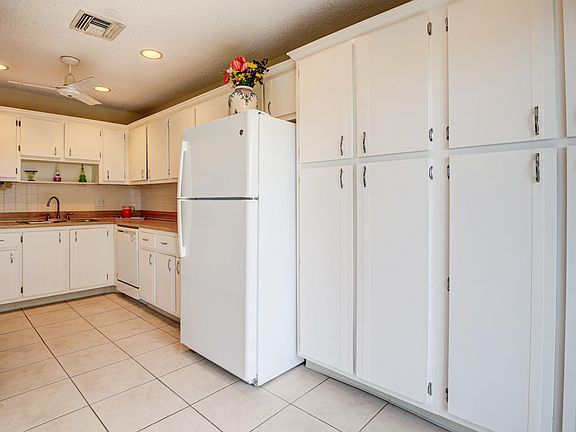 5th image of 2886 Fernley Dr E APT 32