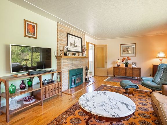 4th image of 8109 N Excell Dr