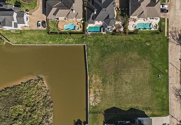 4th image of 923 Davis Rd