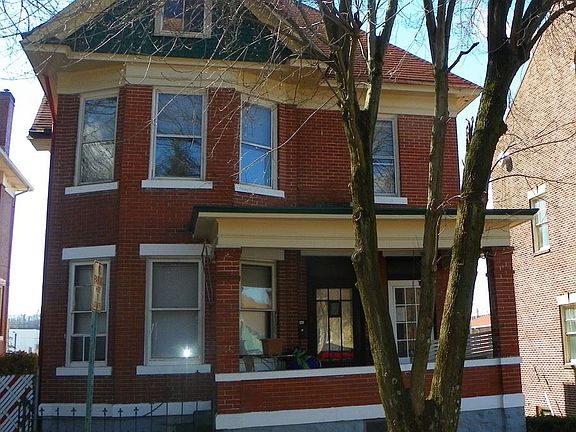 2nd image of 118 9th St APT B