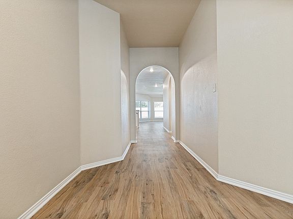 4th image of 1504 Oakcrest Dr