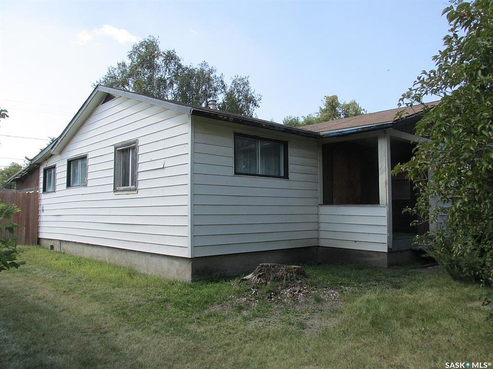 1st image of 800 9th AVENUE W