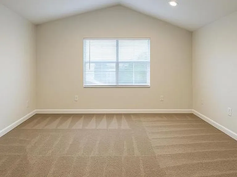 5122 NW 30th Ln — Photo 7