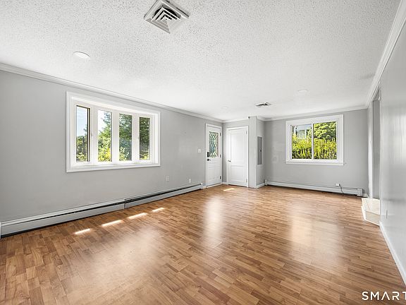 3rd image of 299 South Road