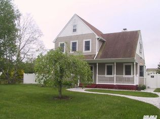 17 Roan Ln, Riverhead, NY 11901