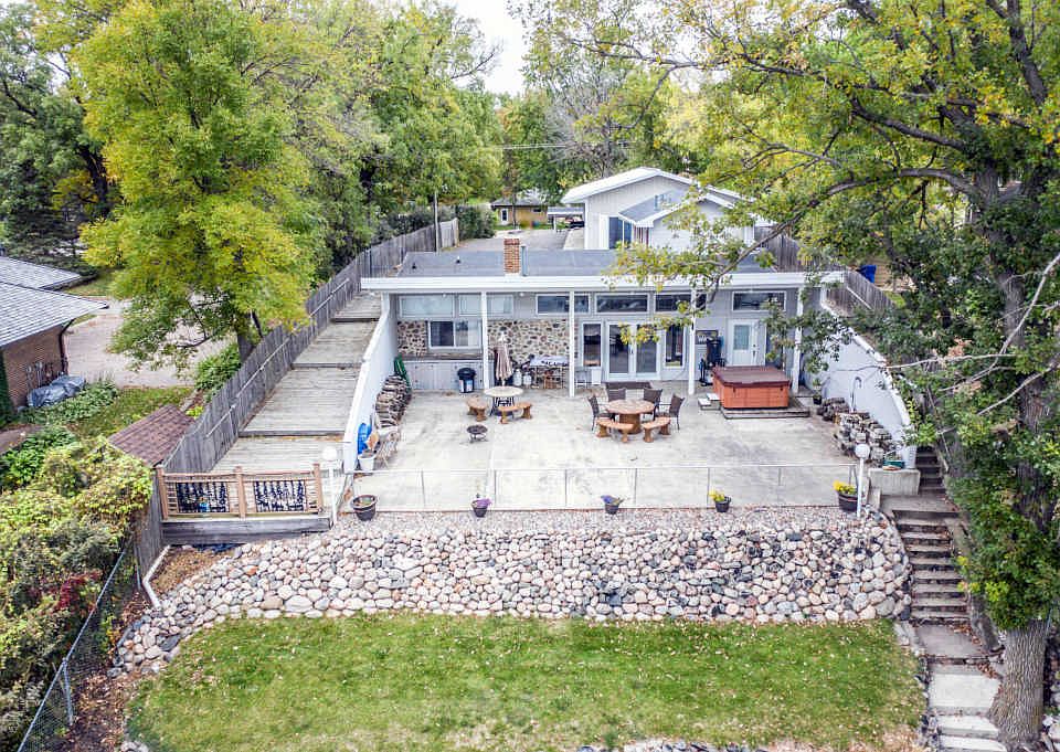1st image of 907 N Shore Dr