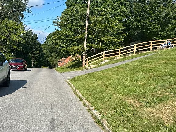 4th image of 213 Powhatan Ave