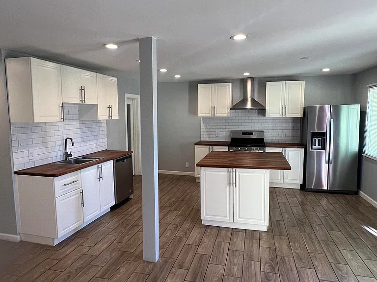 1115 E Whitton Ave — Photo 3