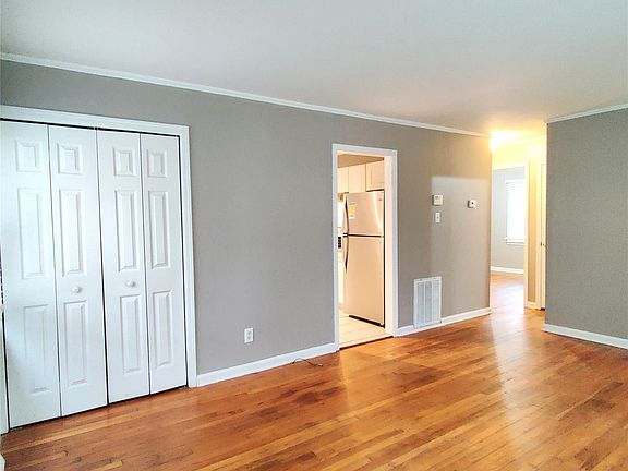 5th image of 2105 Jennie Linn Dr