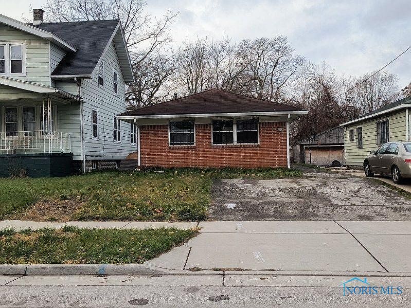 1st image of 2109 Elliott Ave