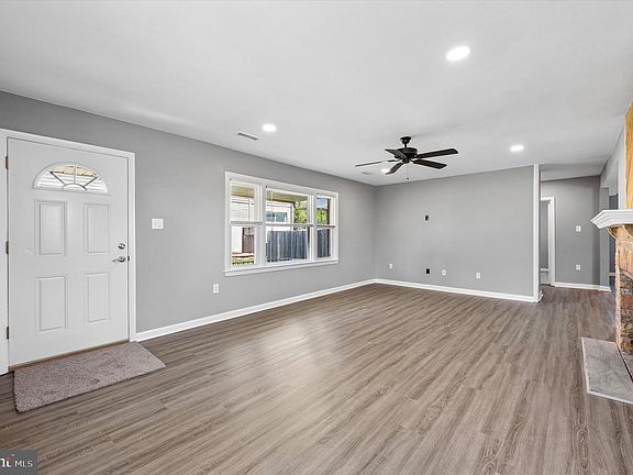 3rd image of 2211 Dickens Ln