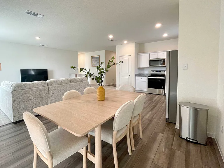 35 Glen Crossing Rd — Photo 8