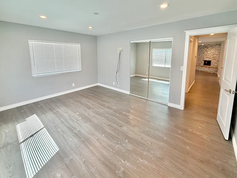 1017 W Casmalia St — Photo 16