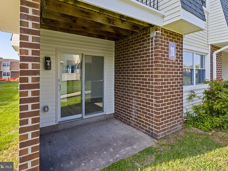 20-1 Florence Tollgate Pl #1 — Photo 3