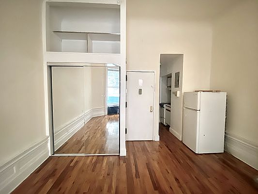 2nd image of 239 W 100th St APT 2F