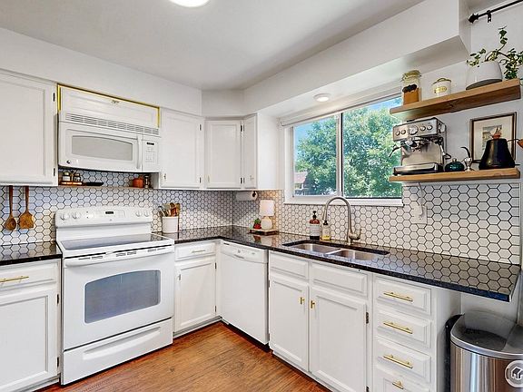 5th image of 3307 Colony Dr