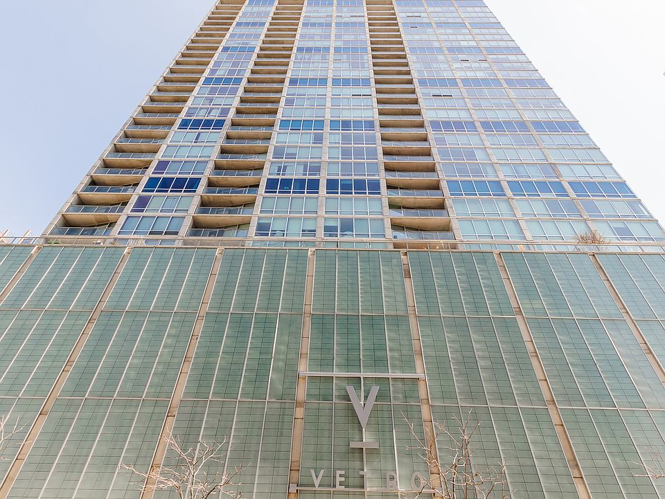 1st image of 611 S Wells St #1703