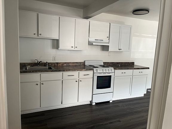 2nd image of 499 Ivy Ln #15