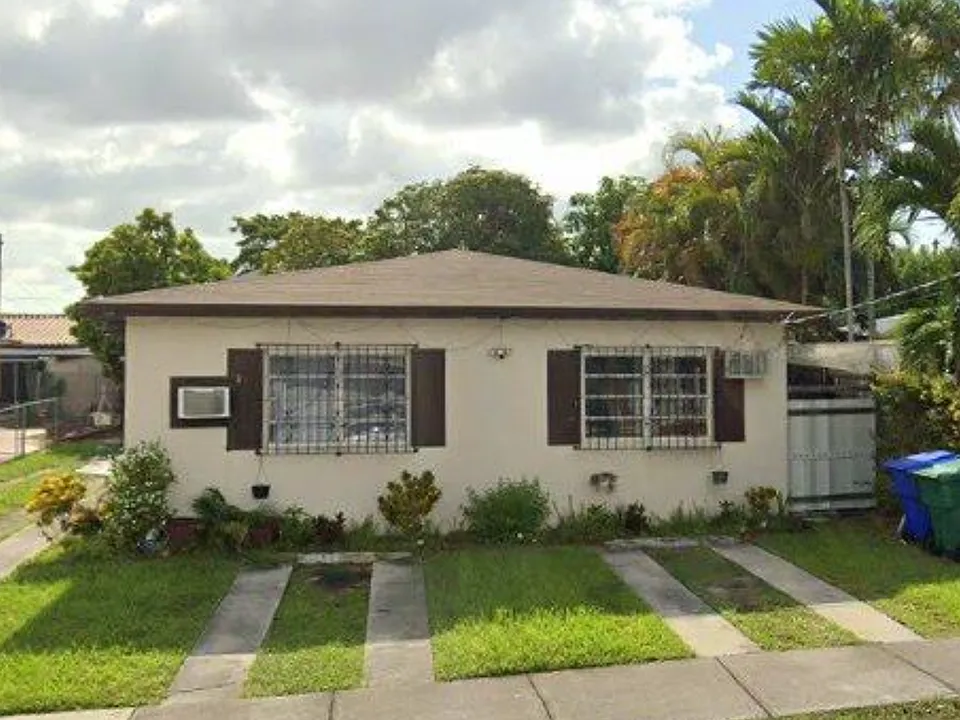 95 NW 32nd Pl