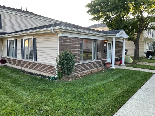 1444 Quaker Ln #163-A, Prospect Heights, IL 60070