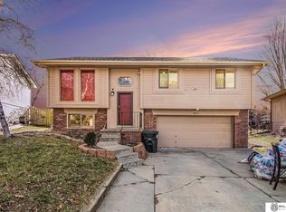 8023 Vernon Ave, Omaha, NE 68134