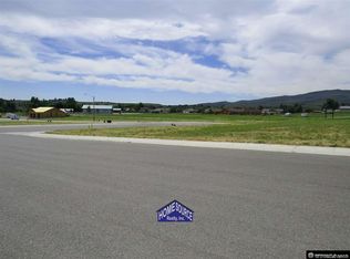 895 Robinson Dr, Lander, WY 82520