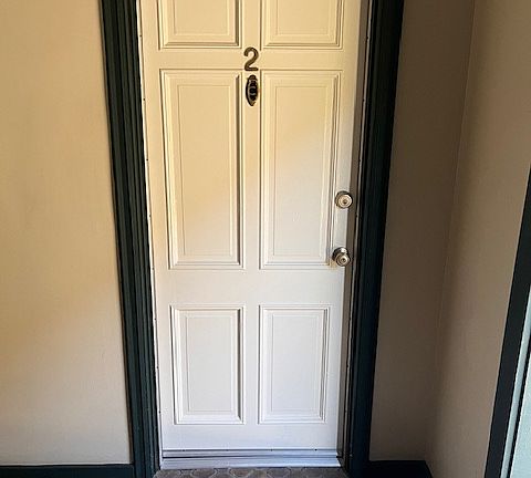 2nd image of 712 S Mariposa Ave