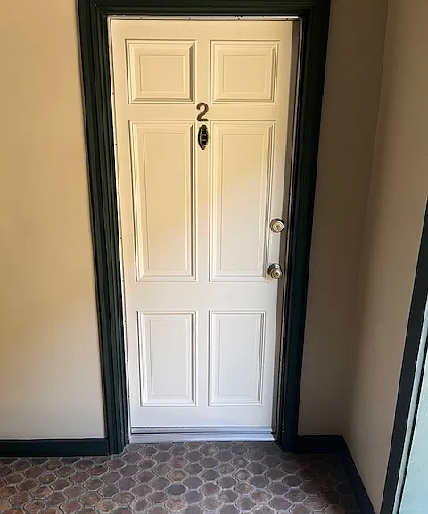 712 S Mariposa Ave — Photo 2