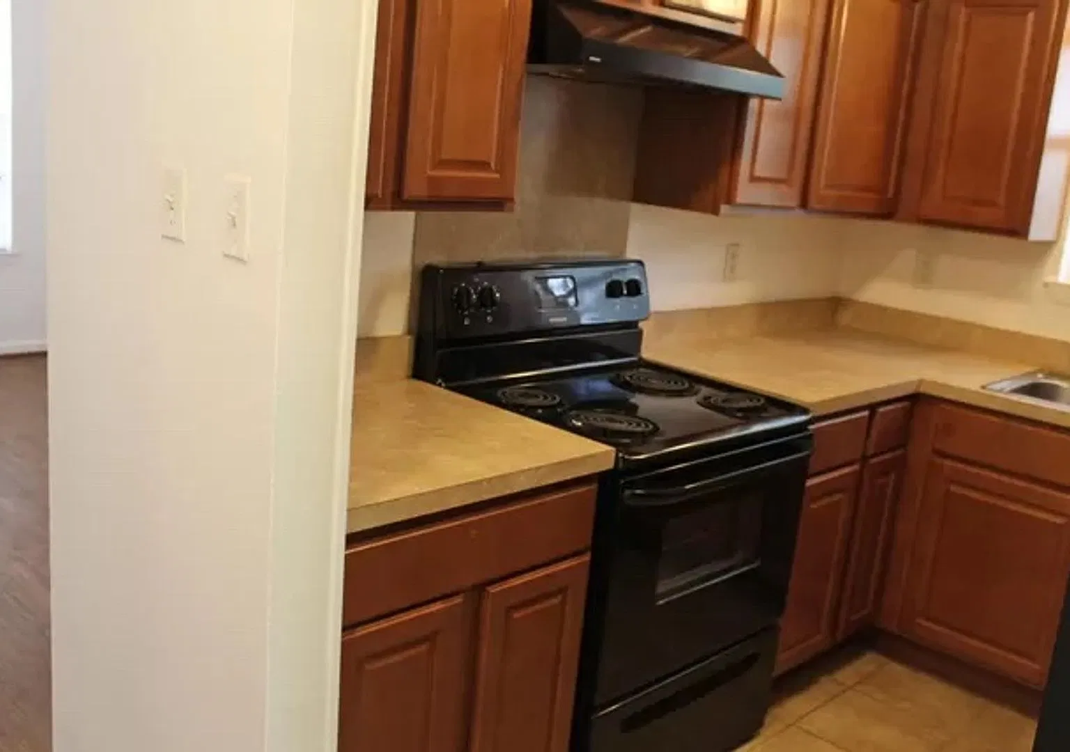 3 Bed / 1 Bath Home Available in April! — Photo 3