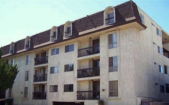 1st image of 570 W Stocker St Unit 304