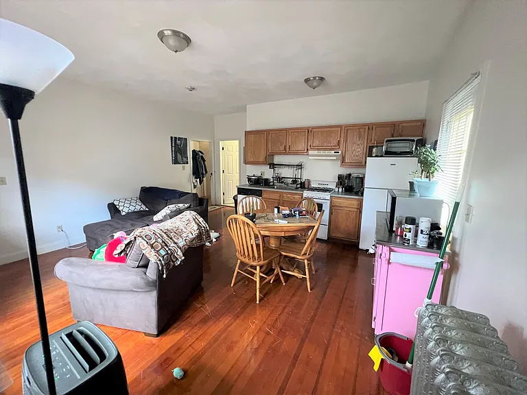 163 Strathmore Rd #3 — Photo 12