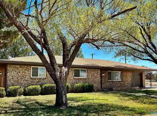 1109 Meadow Ln, Roswell, NM 88203