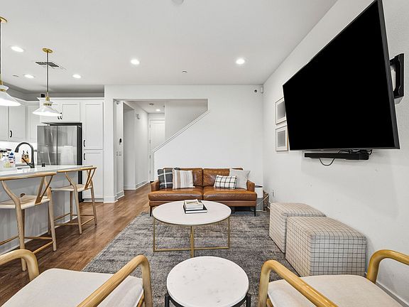 3rd image of 1304 Bloom Ln