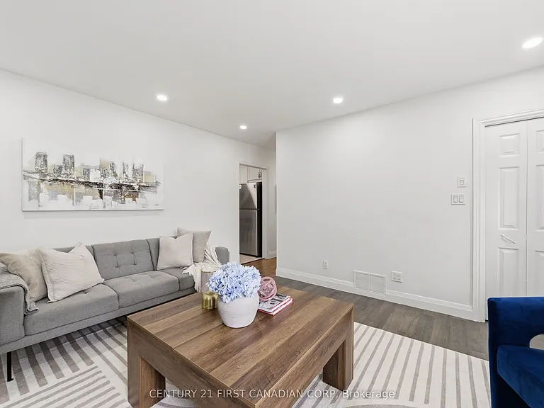 54 Manitoulin Dr — Photo 6